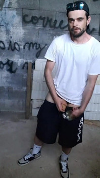 너무 오래 안 돼서 제대로 사정한 적도 없고, 아직 제대로 사정도 못 했어요