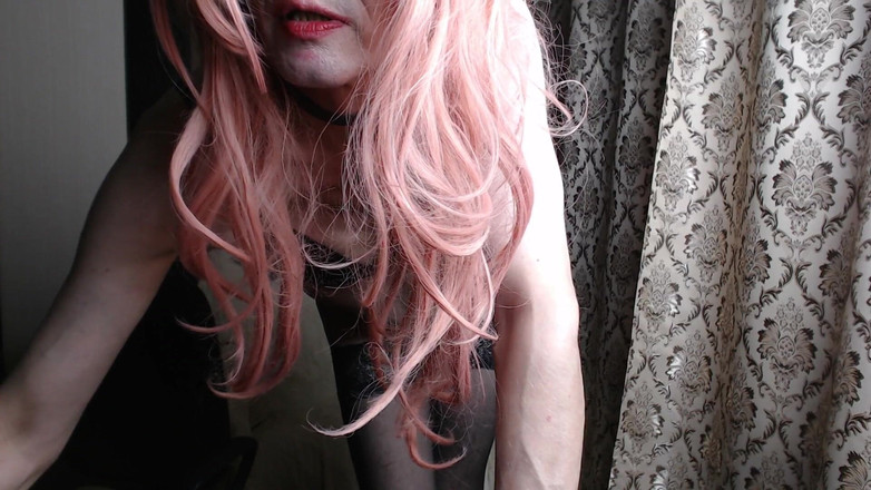 violet_bisex: Fornicadora completamente nua se mostra para conversar com os convidados