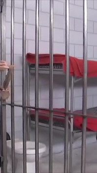 Segurança Kristy Lynn foot fode um prisioneiro