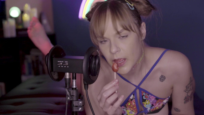 Rebecca Vanguard: Estremamente primo piano sexy teen mangia snack