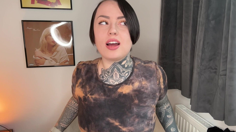 Miss Valentina: Coli di sebelah istri joi