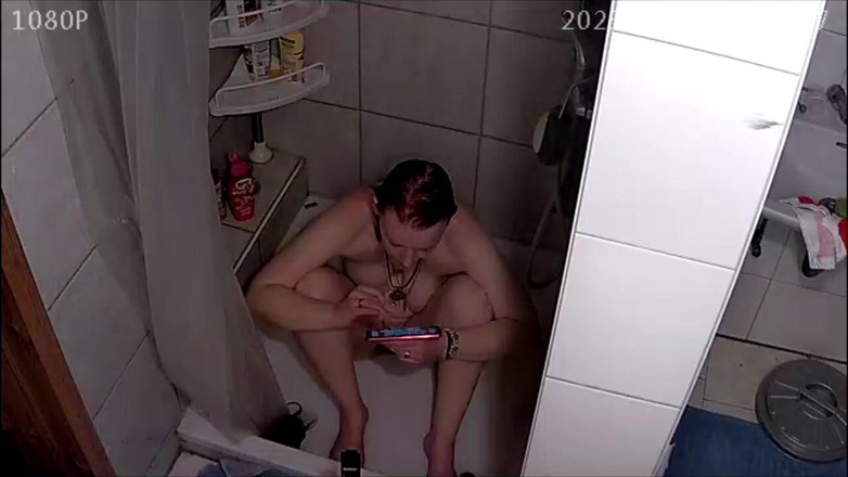 KittieNoOne: Застукали в душе за мастурбацией