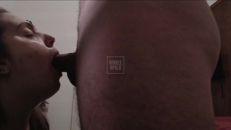 ApoloAngell: Esposa traviesa chupando la polla caliente del amigo de su...