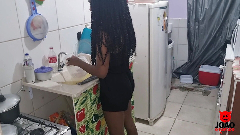 Joao the Safado: Suami bangun mahu mengongkek isterinya di dapur mendapatkannya dengan betul...