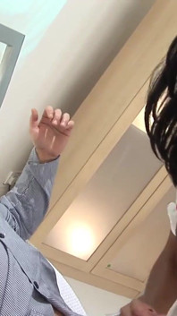 India Babe kontroluje péro pacienta, ale nemůže odolat
