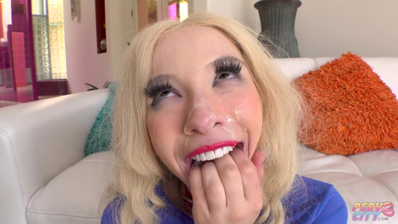 Perv City: Kenzie Reeves tóc vàng nhỏ nhắn đi chơi lỗ hậu với...