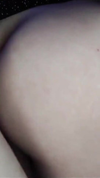 Suculenta milf tem uma gozada interna doce na buceta dela