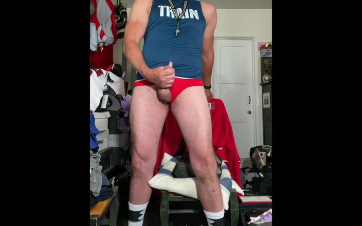 JockDad87: Jockdad87 allena il suo cazzo per sparare la sborra del...