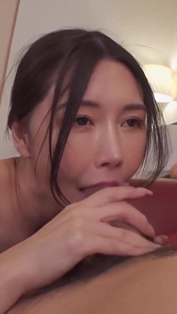 Female Boss Transforms Into a Kiss Addict, Forgetting Time and...ir Filled with Passionate Intimacy Until Morning. Chapter.3