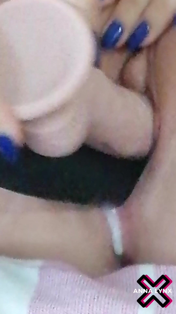 Anna Lynx: डिल्डो के साथ डबल वाग