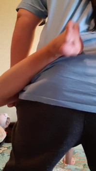 Ho messo uno strap-on sotto i pantaloni e ho scopato la mia ragazza