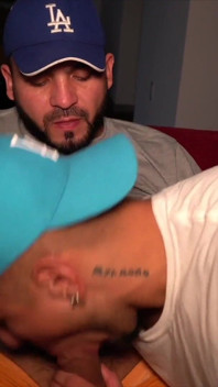 Papi zakar besar yang belum disunat mengongkek Vantonio tanpa kondom
