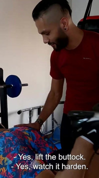 Je baise ma belle-mère dans ma salle de sport à la maison !