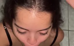 Sepong kontol pagi-pagi dan dicrot di muka