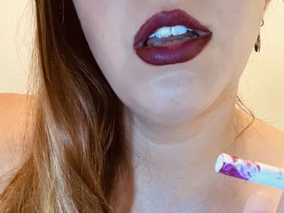 SouthernBellSmoker: Red Lips, Natural Tits Cigarette
