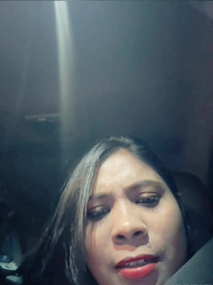 Nisha bhabhi ki chudai: Показываю большие в машине, когда собираюсь за рулем.