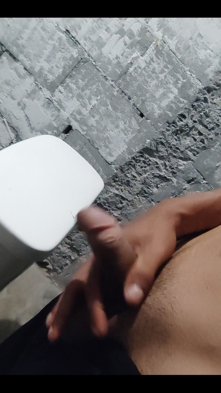 AlexAlejandro13: Sperma i badrummet