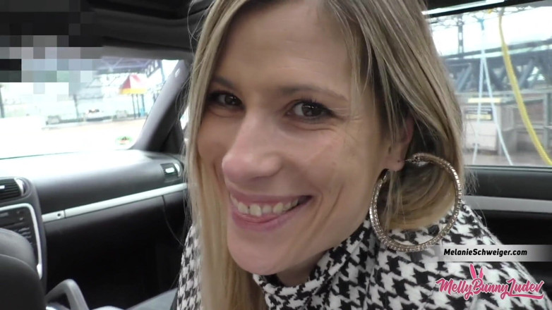 Mellybunnyluder: Blowjob during carwash