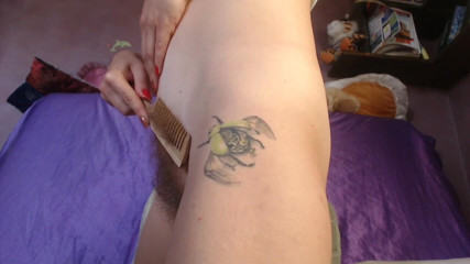 Miodelka: Brushing pussy hairs. Side view