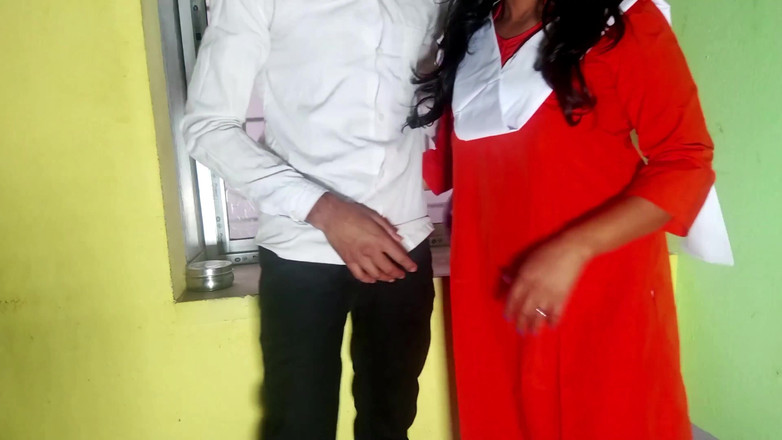 FireeCouple: Mahasiswi 18+ ngentot buru-buru di kelas