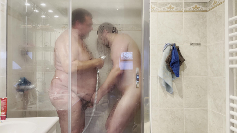 Aimeronds: La Douche C'est Mieux Avec Un Mec