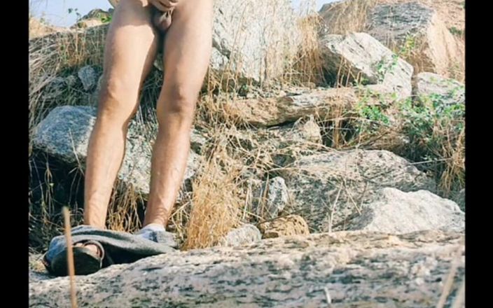 Tani: Nuda in una sborrata in montagna
