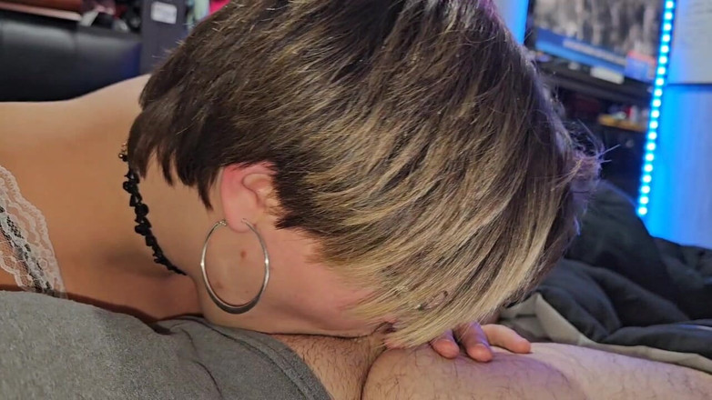 Funhousewife69: Là một người giúp việc dọn dẹp phòng của anh ấy...