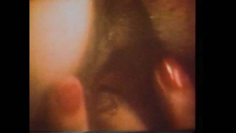 The Unforgettable: Sürtük mastürbasyon yapıyor