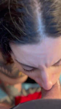 Sloppy Deepthroat Blowjob From Elli Raven