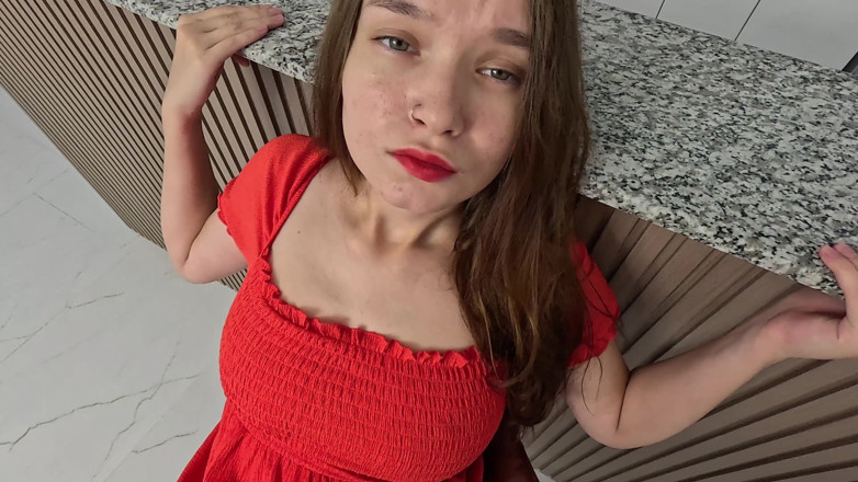 Julia Say No: Padrasto queria testar nova câmera filmando sexo com sua enteada...