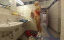 sweetfeet29: Excitée dans les toilettes publiques 1