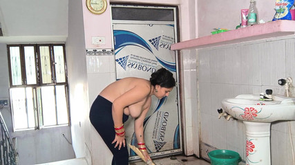 Puja555: Puja Bhabhi 每日裸体博客