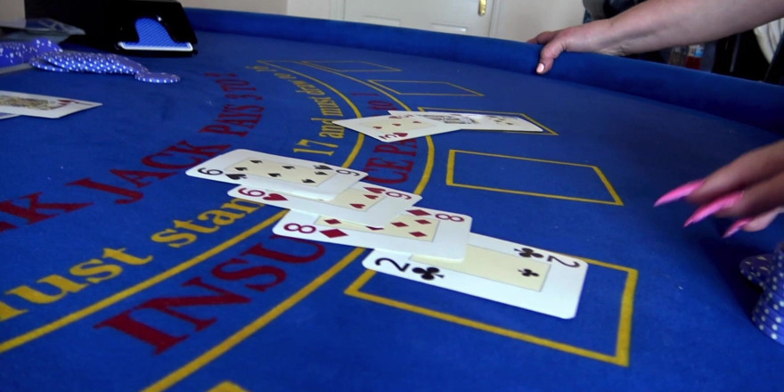 MattyFacial: Muie la Blackjack și sex pe canapea