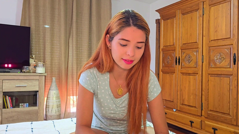 Labestiaylabella: Rakan sebilik membantu saya mengepam susu dalam kongkek yang kaya.