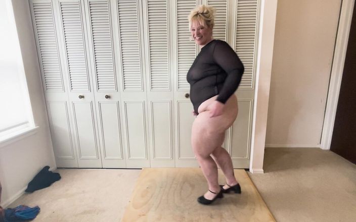 Alice Stone: BBW Dances and Strips to 80s Music Showing off Her Curves...