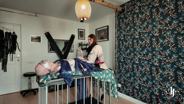 InannaJustice: Чуттєвий зв'язок із шарфом: Inanna Justice зв'язує і дражнить, поки безпорадна