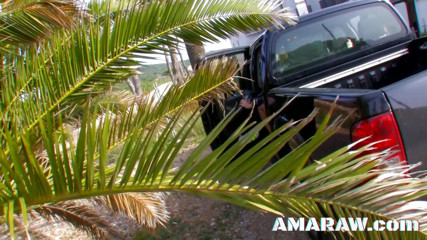 Amaraw: Blonďatá Dickxy si nechává zastrkat anální díru na pláži