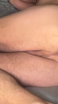 Saya bermain dengan dildo saya dan cum di mulut saya
