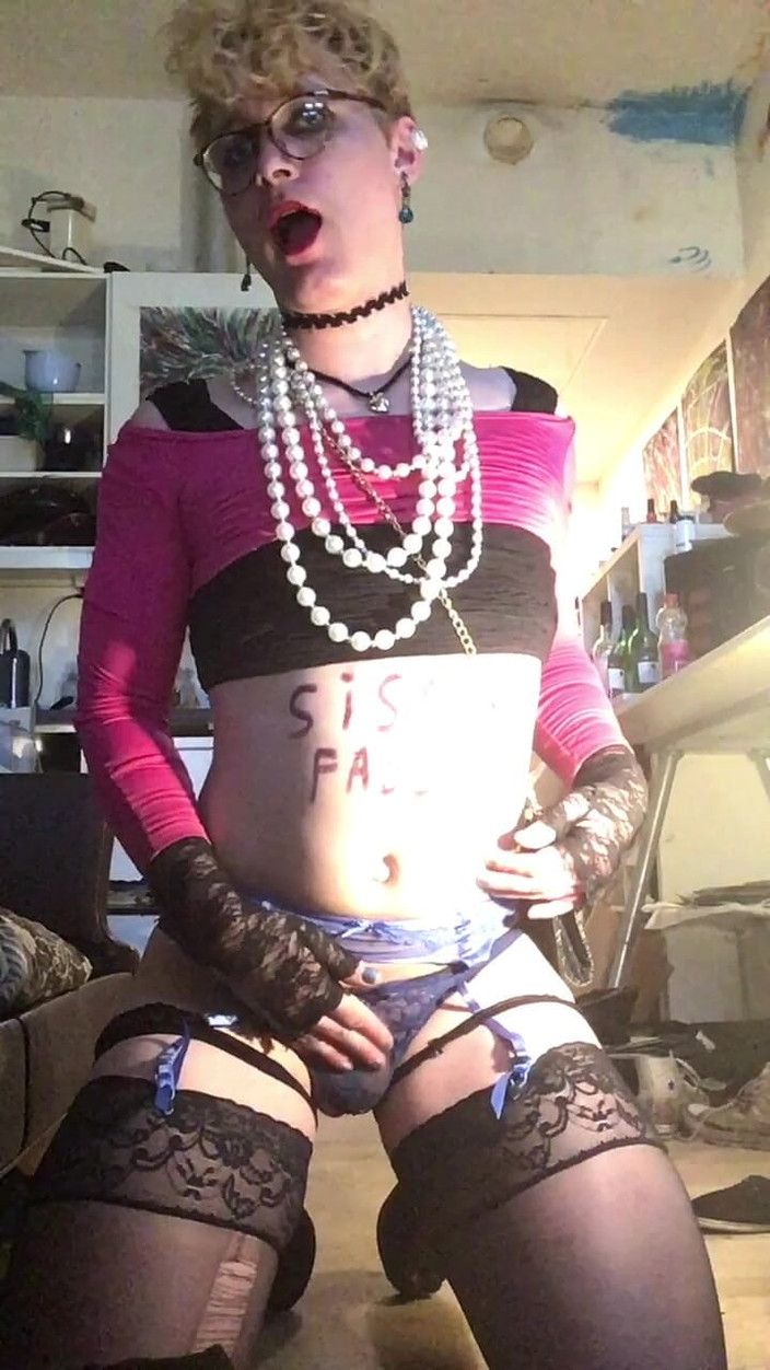 Sissy Cindy Slut: Сіссі Весело