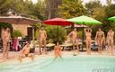 Explicite by John B root: पूल पर 4 लड़कियां और 4 लड़के नंगा नाच करते हैं