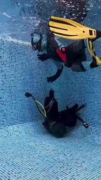 Sesión de entrenamiento bajo el agua