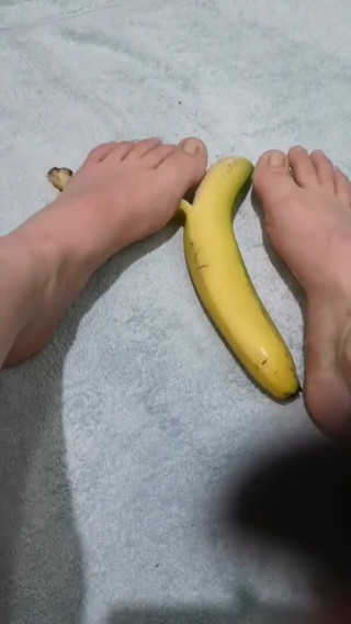 Erotic college: My roommate like eat bananas after video