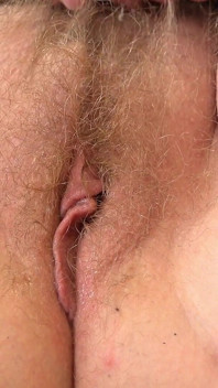 Lecca il mio pelo. Orgasmo maturo da vicino.