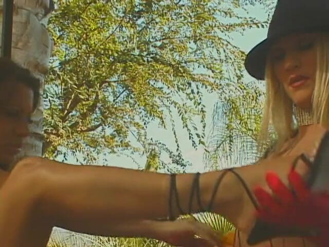 Girls of Desire: Pizde în aer liber forfecându-se