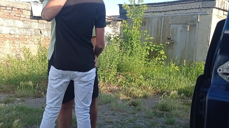 Dick Love Boys: Obciąganie w pobliżu garaży