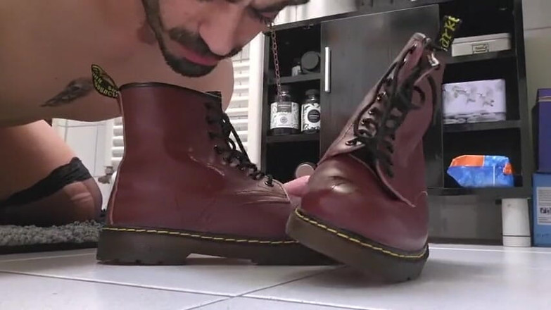 Daddy Femboy: Wroship s páchnoucí nohama a mrdka na nohou a shose