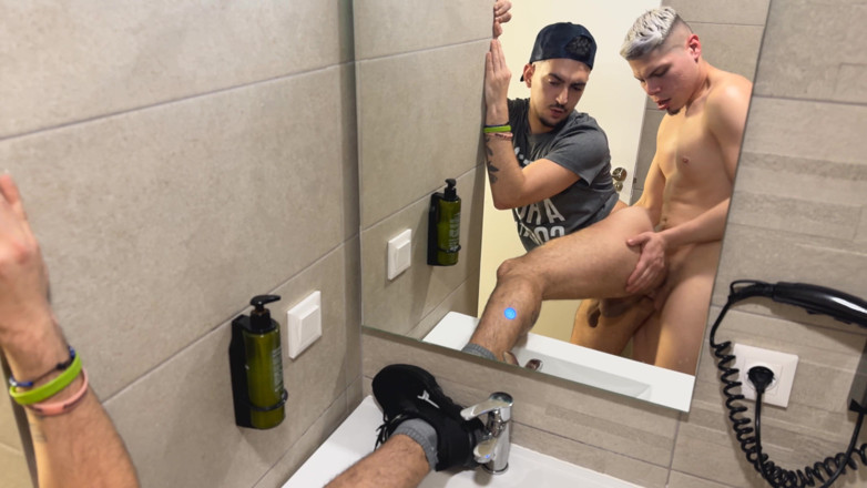 Samel XXX: Er überrascht mich, indem er duscht