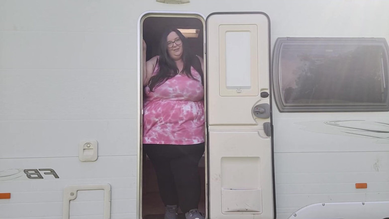 SSBBWLadyBrads: SSBBW Vs Tiny caravan door