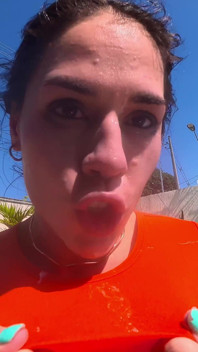 Morena De Gran Culo Mojada Follada En La Cara En La Piscina
