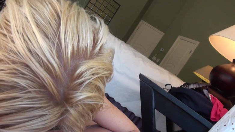 Foxy Desire: Kelly Surfer does a home made porn in her bedroom...